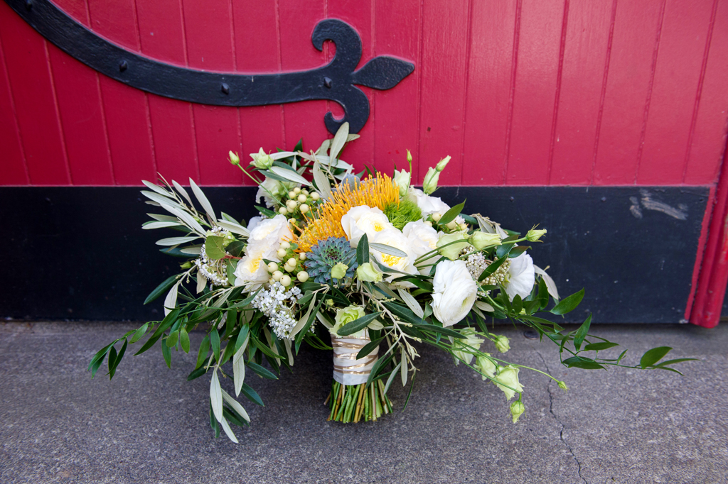 a vibrant yellow and white bouquet