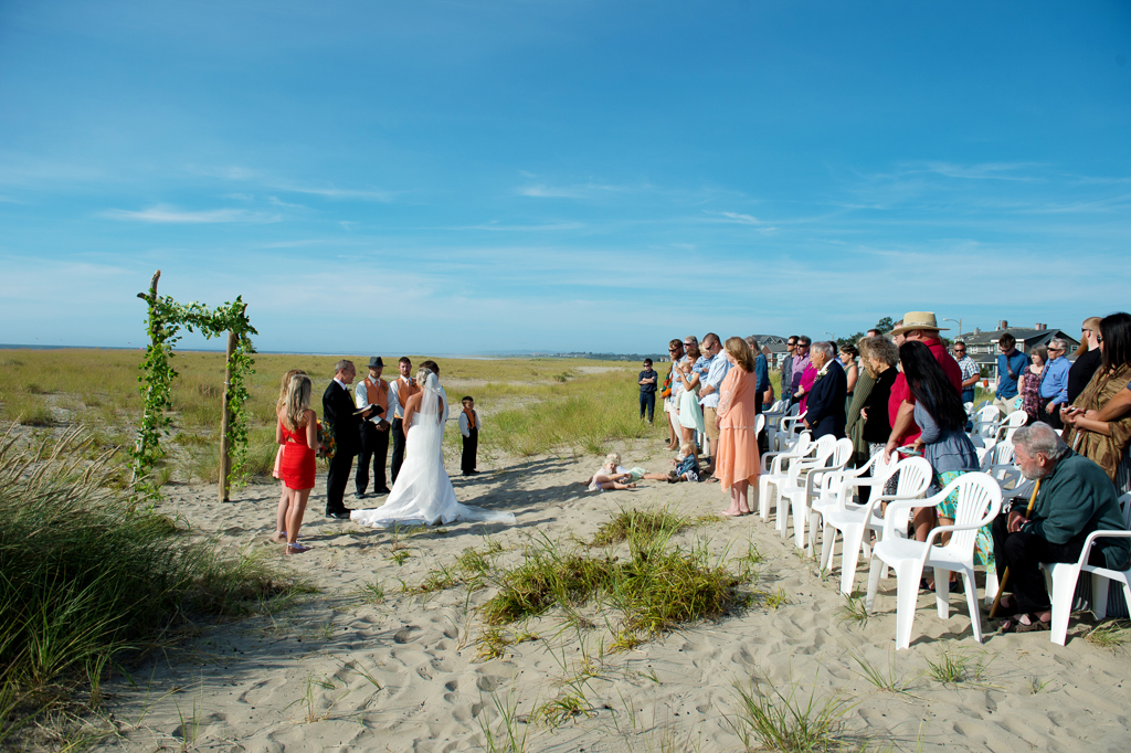 wedding ceremony at seaside beach in oregon