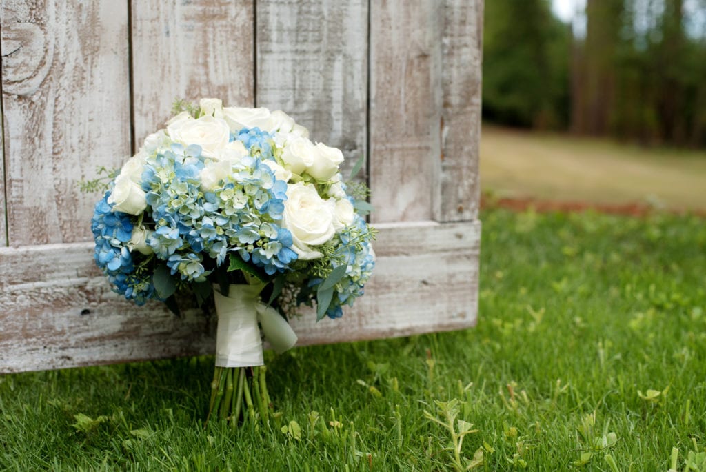 ivory rose and blue hydrangea bouquet
